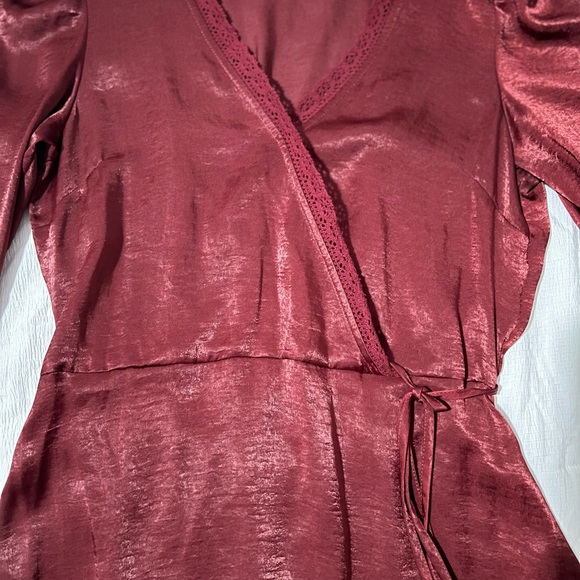 Burgundy satin dress - Picture 4 of 4